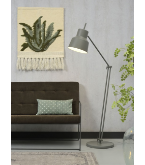 Lampa Podłogowa BELFAST sprawdzi się w pokoju dziennym, młodzieżowym czy salonie.