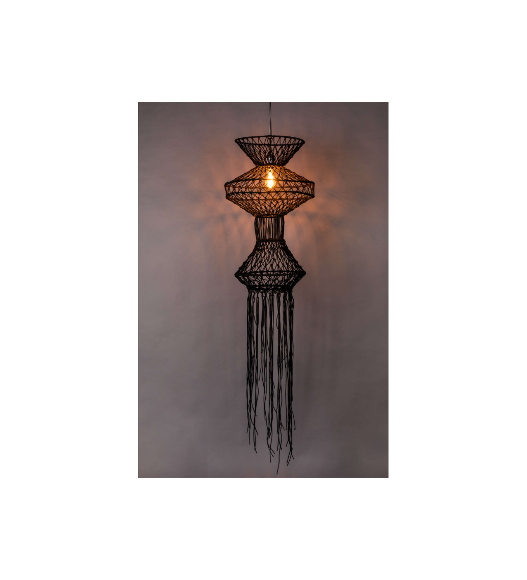 Lampa wisząca TANGAN pleciona czarna sprawdzi się w stylu boho, nowoczesnym, etno