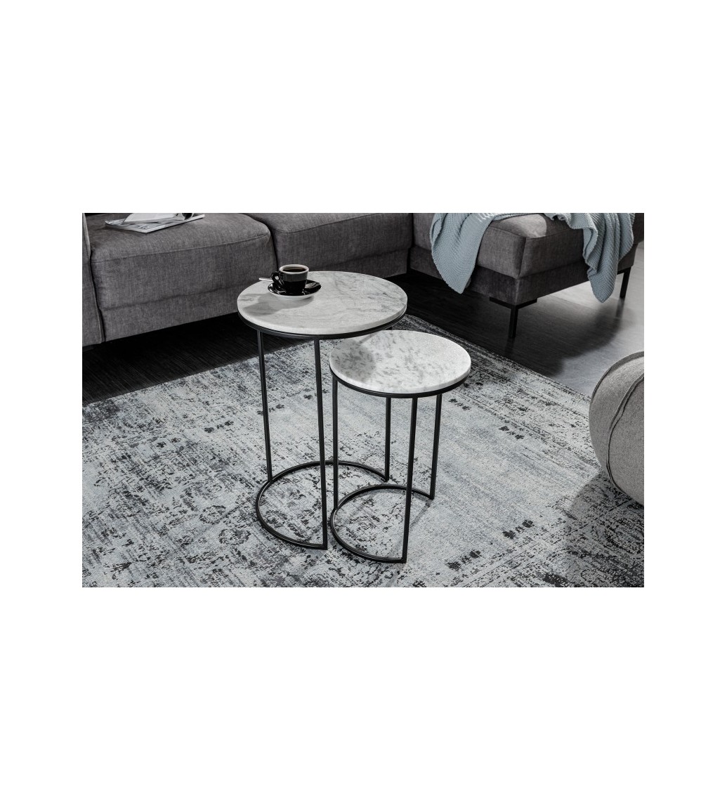 Przepiękny stolik kawowy do salonu urządzonego w stylu nowoczesnym oraz glamour.