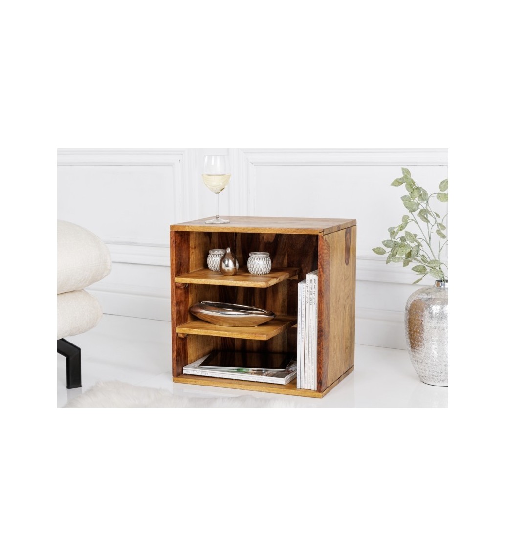 Półka Cube z drewna sheesham  do salonu w stylu klasycznym.