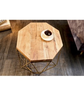 Piękny stolik kawowy z blatem z drewna mango oraz oryginalną, metalową podstawą w kolorze mosiądzowym.