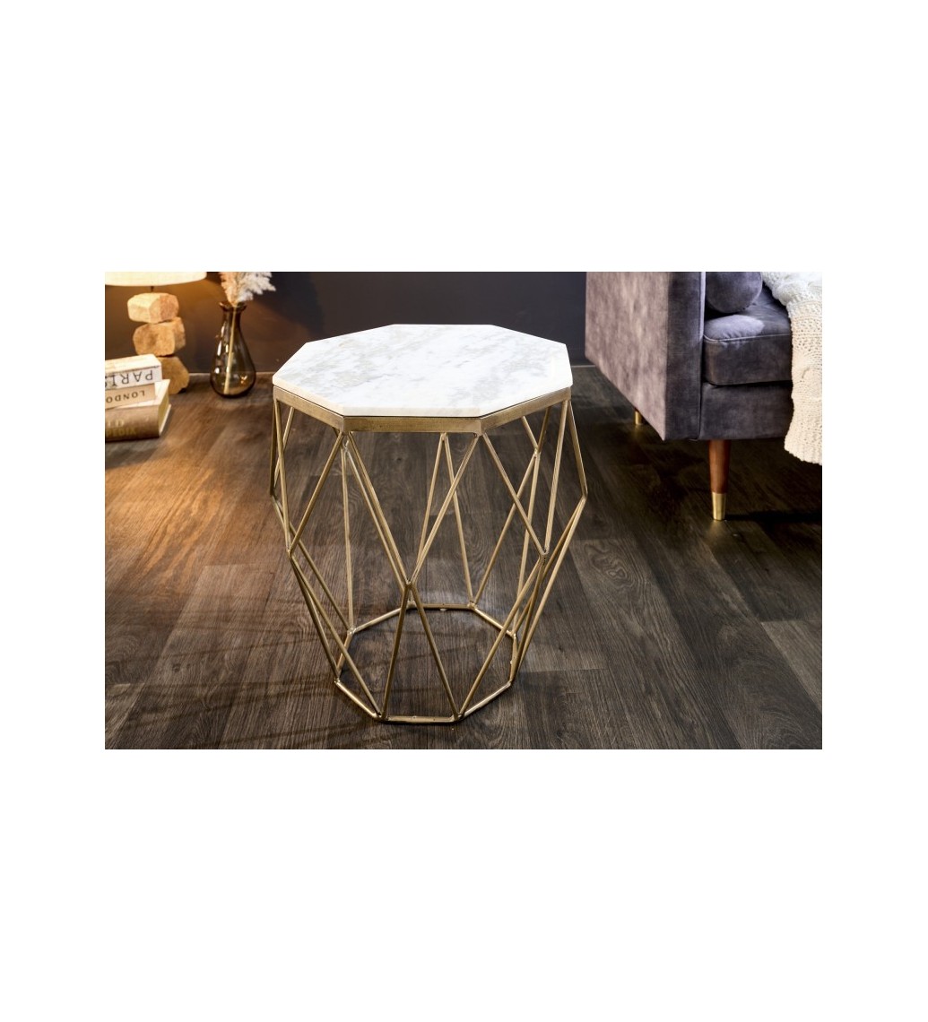 Stolik kawowy GORAN 50 cm biały marmur do salonu urządzonego w stylu nowoczesnym.