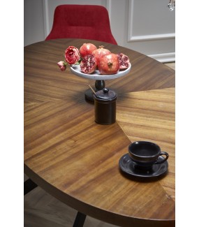 Stół LOCARNO w kolorze orzecha świetnie sprawdzi się w stylu nowoczesnym czy modern.