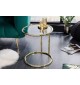 Piękny stolik kawowy OLVE  o złotej, metalowej podstawie oraz transparentnym blatem do salonu.