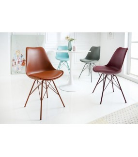 Krzesło RUFO II Scandinavia brązowe do salonu urządzonego w stylu nowoczesnym.
