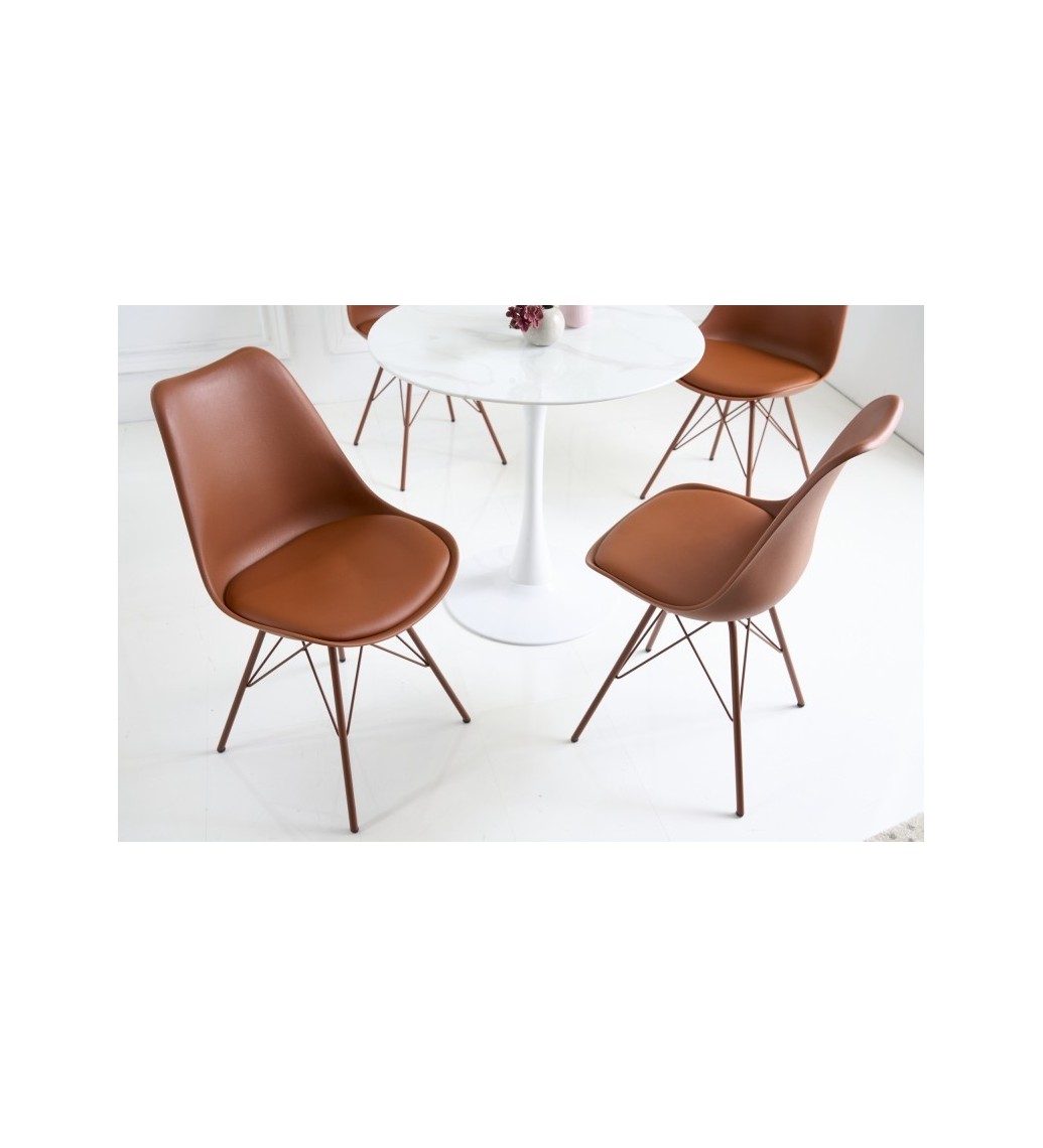 Krzesło RUFO II Scandinavia brązowe do salonu urządzonego w stylu klasycznym, nowoczesnym oraz skandynawskim.