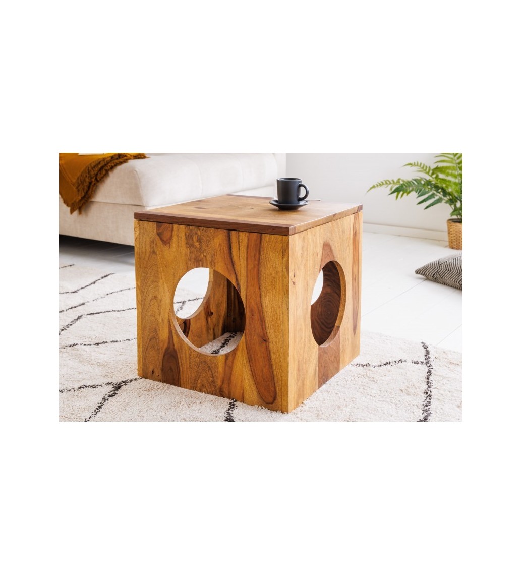 Stolik kawowy Cube 40 cm drewno sheesham do salonu urządzonego w stylu industrialnym oraz przemysłowym oraz loftowym.