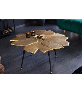 Świetny stolik kawowy wykonany ze stopu metalowo aluminiowego w kolorze złotym.