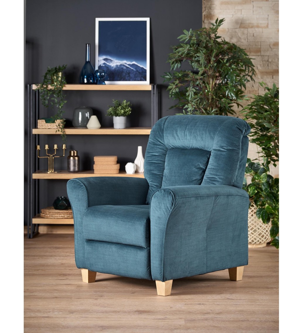 Piękny fotel BARD w kolorze ciemnoniebieskim świetnie zaaranżuje nowoczesne wnętrza salonu.
