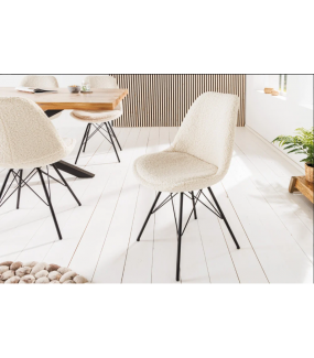 Piękne krzesło do salonu oraz jadalni urządzonego w stylu nowoczesnym.