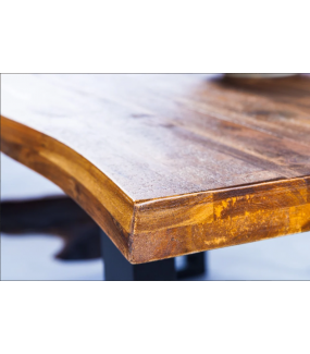 Stół świetnie odnajdzie w stylu industrialnym, przemysłowym oraz loftowym.