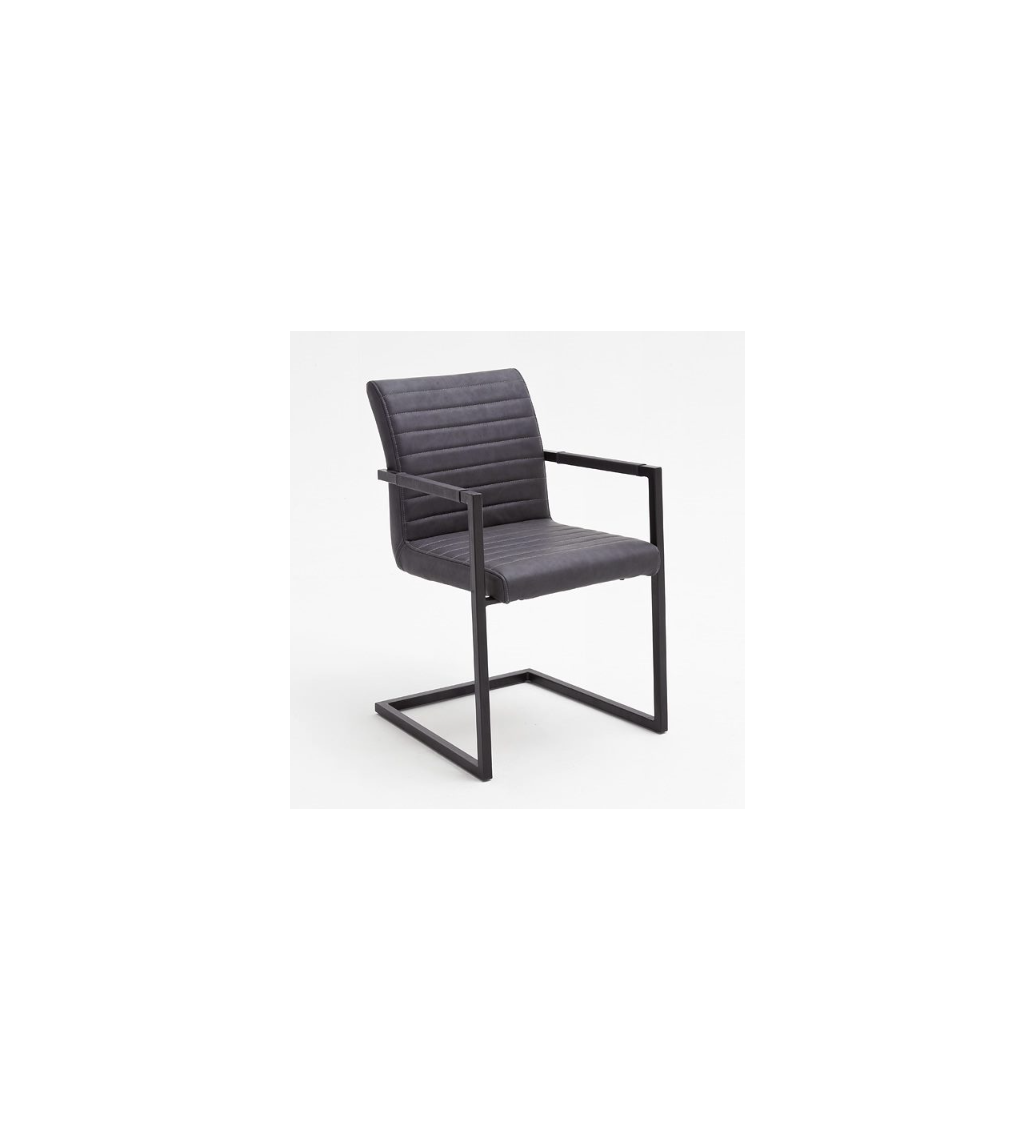 Krzesło w wspaniały sposób zaaranżuje również wnętrza w stylu nowoczesnym oraz klasycznym.
