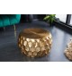 Stolik kawowy LORENZO 70 cm złoty do salonu urządzonego w stylu industrialnym.
