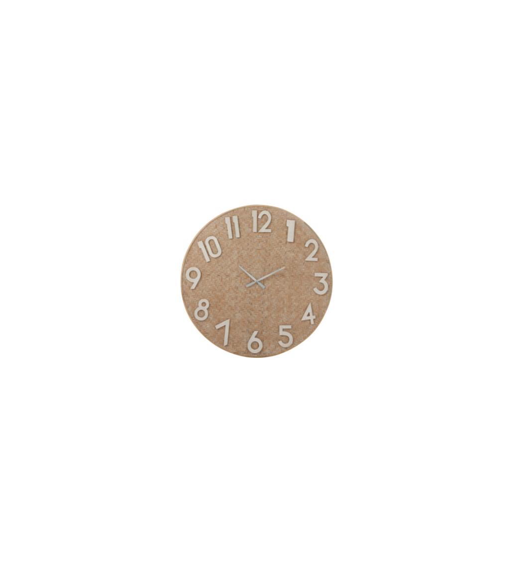 Duży okrągły zegar to idealna propozycja dla miłośników aranżacji w klimacie boho. Wpisuje się w popularny styl eko.