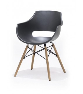 Krzesło idealnie wpisze się we wnętrza industrialne oraz modern classic. Sprawdzi się w przestrzeni publicznej