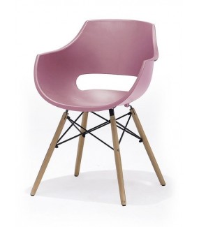 Krzesło idealnie wpisze się do salonu w stylu skandynawskim oraz pokoju w klasycznej aranżacji.