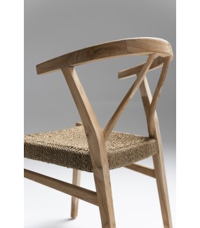Ciekawe krzesło do salonu oraz jadalni urządzonych w stylu boho, eko oraz skandynawskim.