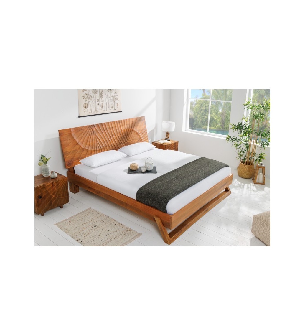 Łóżko DAVIDE Scorpion 180 cm x 200 cm drewno mango brąz do sypialni urządzonej w stylu industrialnym oraz klasycznym.