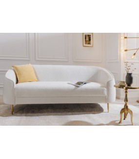 Oryginalna sofa do wnętrz salonu urządzonych w stylu glamour.