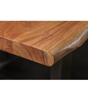 Praktyczny stół z drewna akacji pięknie będzie się prezentował w jadalni oraz salonie w stylu nowoczesnym.