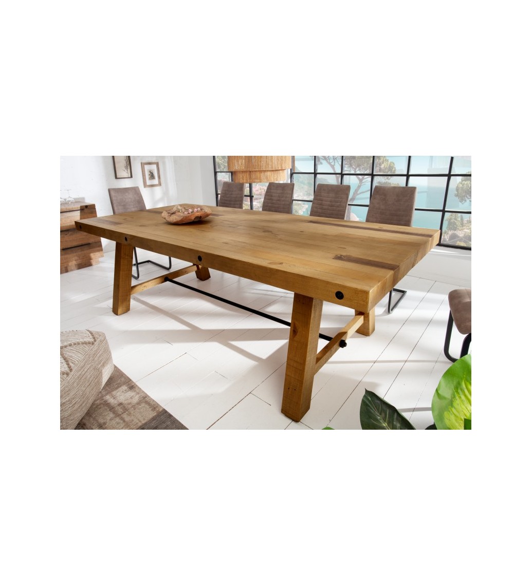 Przepiękny stół z drewna sosnowego z metalowymi akcentami