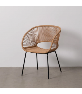 Krzesło ogrodowe z polietylenu i stali — naturalny design i trwałość