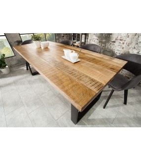 Stół z blatem z drewna mango oraz metalową podstawą