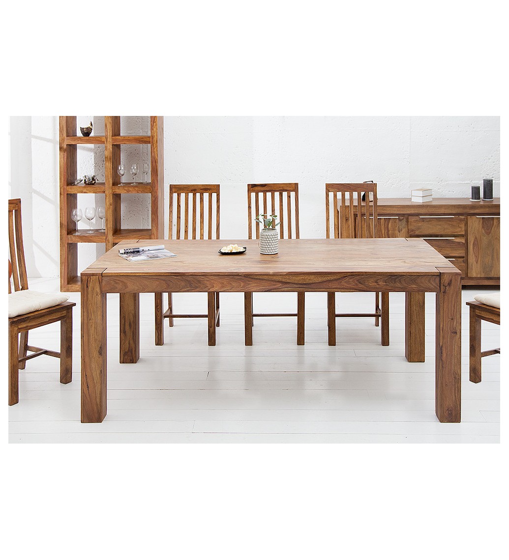 Stół z drewna sheesham idealnie wpisze się do klasycznego salonu oraz kuchni w stylu loft.