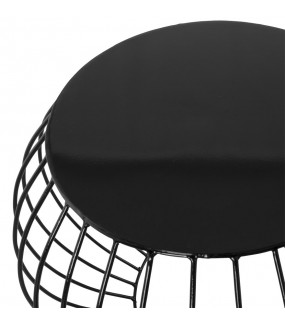Praktyczny stolik z metalu w kolorze czarnym idealny do industrialnego pokoju lub salonu w stylu nowoczesnym.