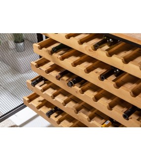 Szafka Na Wino Chateau wyposażona w praktyczne półki na wino będzie idealna do salonu w stylu loft