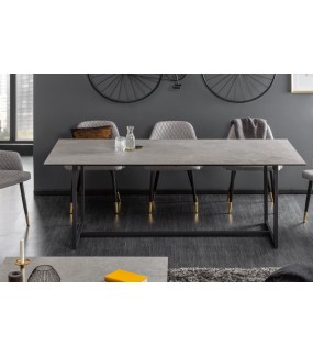 Stół będzie pięknym i funkcjonalnym dodatkiem do pokoju dziennego w stylu nowoczesnym.