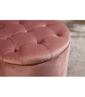 Pufa FABIO II 50 Cm aksamit pudrowy różświetnie zaaranżuje salon w stylu glamour. Idealna do nowoczesnego pokoju.