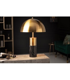 Lampa z ruchomym kloszem idealnie sprawdzi się w pokoju w stylu klasycznym.
