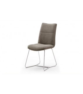Krzesło HAMPTON E idealnie zaprezentuje się w skandynawskiej jadalni oraz w salonie w stylu klasycznym.