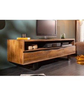 Piękny stolik pod TV z trzema szufladami i otwartą półką będzie idealny do pokoju w stylu klasycznym.