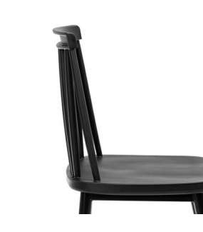 Krzesło TRAK czarne idealnie wpisze się w wystrój industrialnej kuchni.