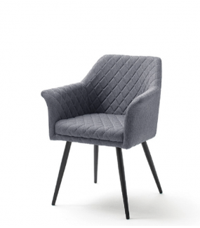 Wygodne krzesło z podłokietnikami idealnie wpisze się do salonu w stylu klasycznym oraz w jadalni urządzonej w stylu nowoczesnym